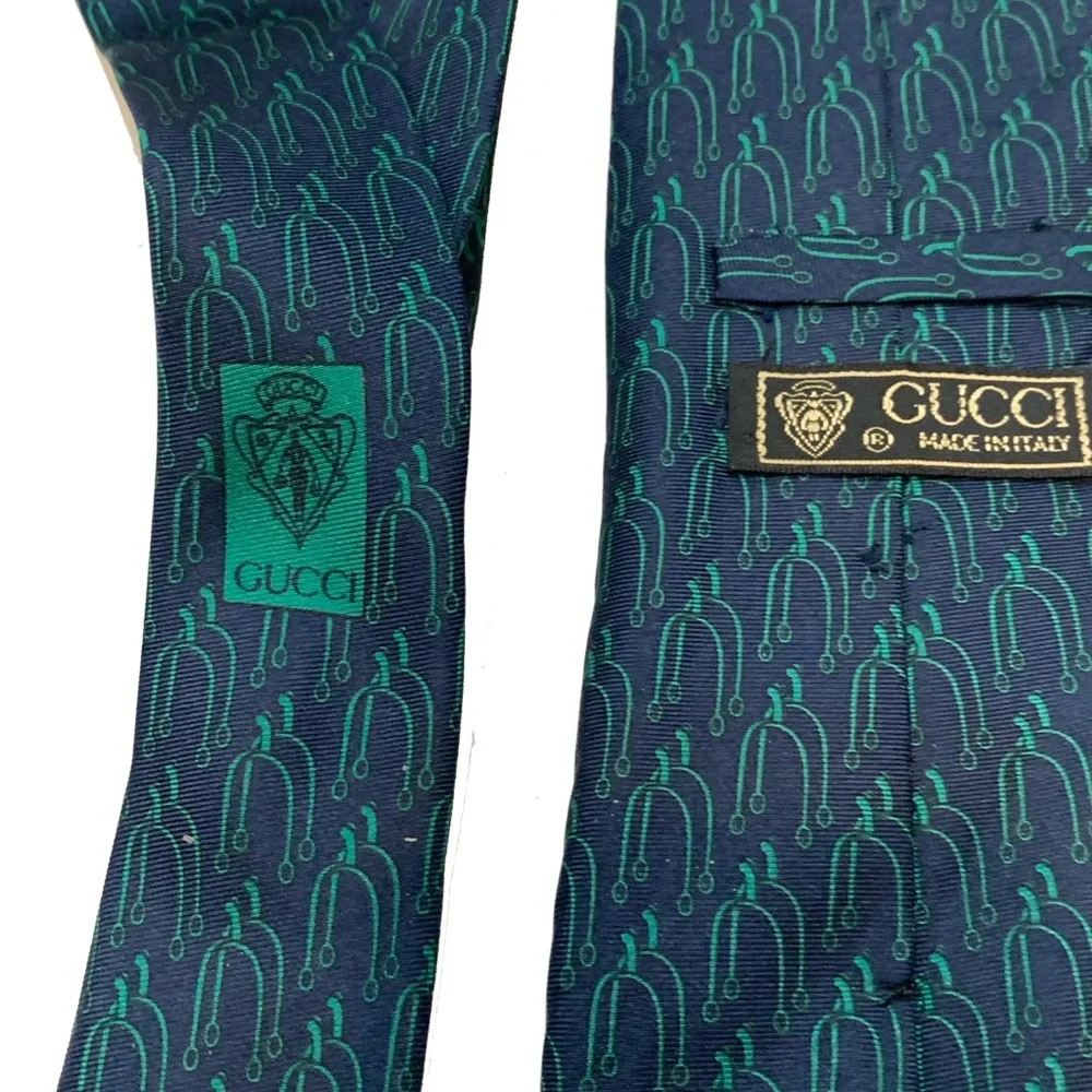 Gucci Elegant Men's Tie